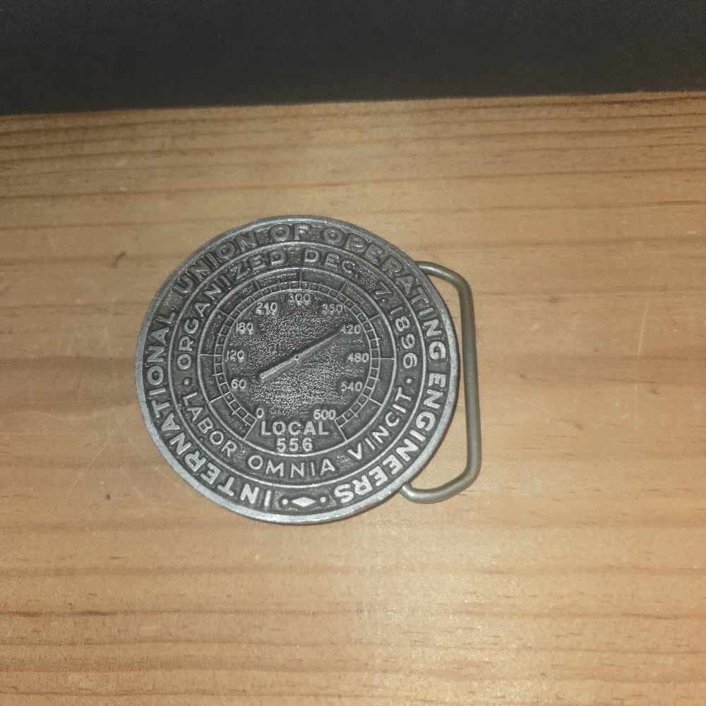 INTERNATIONAL UNION OF OPERATING ENGINEERS LOCAL 556 PEWTER BELT BUCKLE 2 3/4